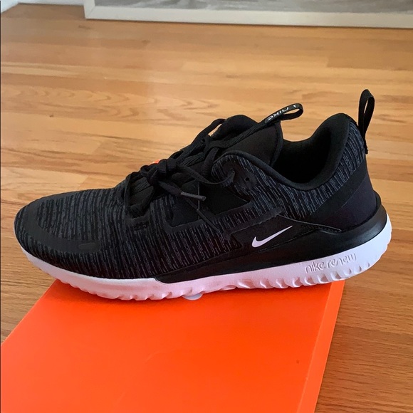 wmns nike renew arena